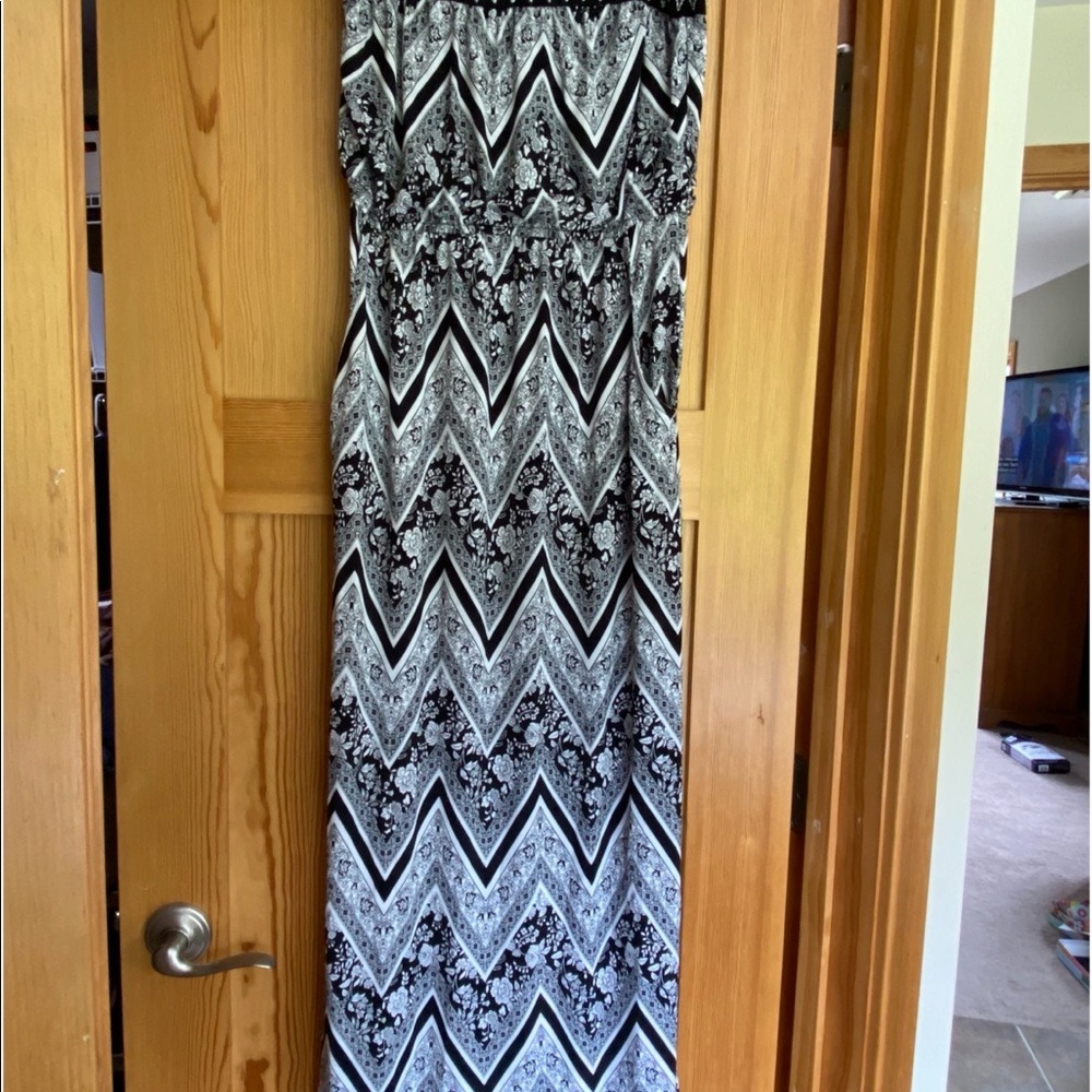 Black and white strapless dress